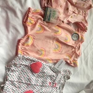 Newborn baby girl onesies set
